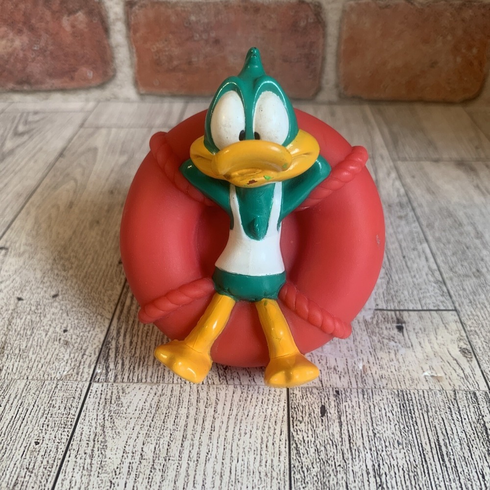 1998 Warner Bros Tiny Toon Adventures Plucky Duck In Innertube Raft Tub Toy